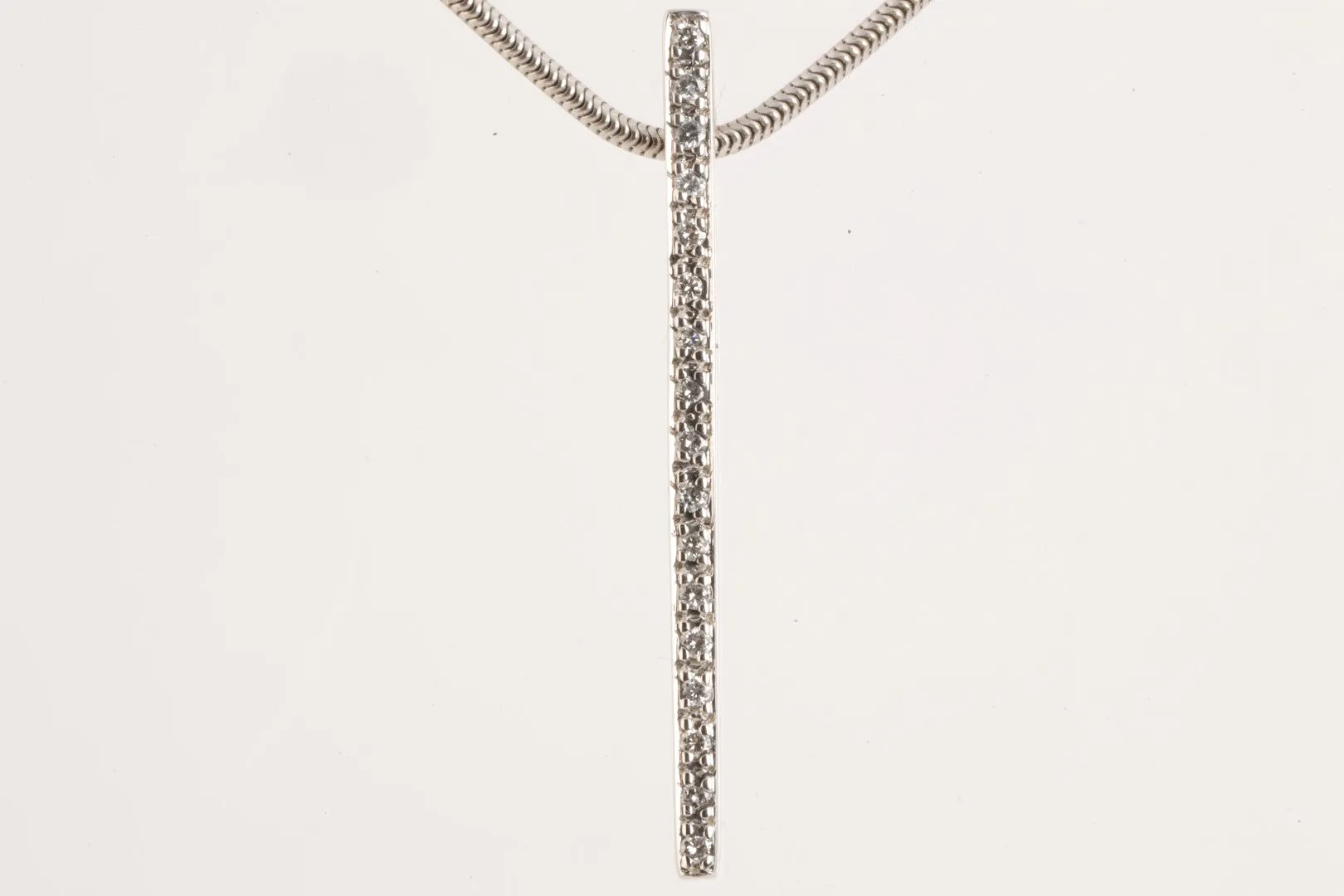 16" 18k White Gold 0.11tcw Diamond Necklace (6.16g.)