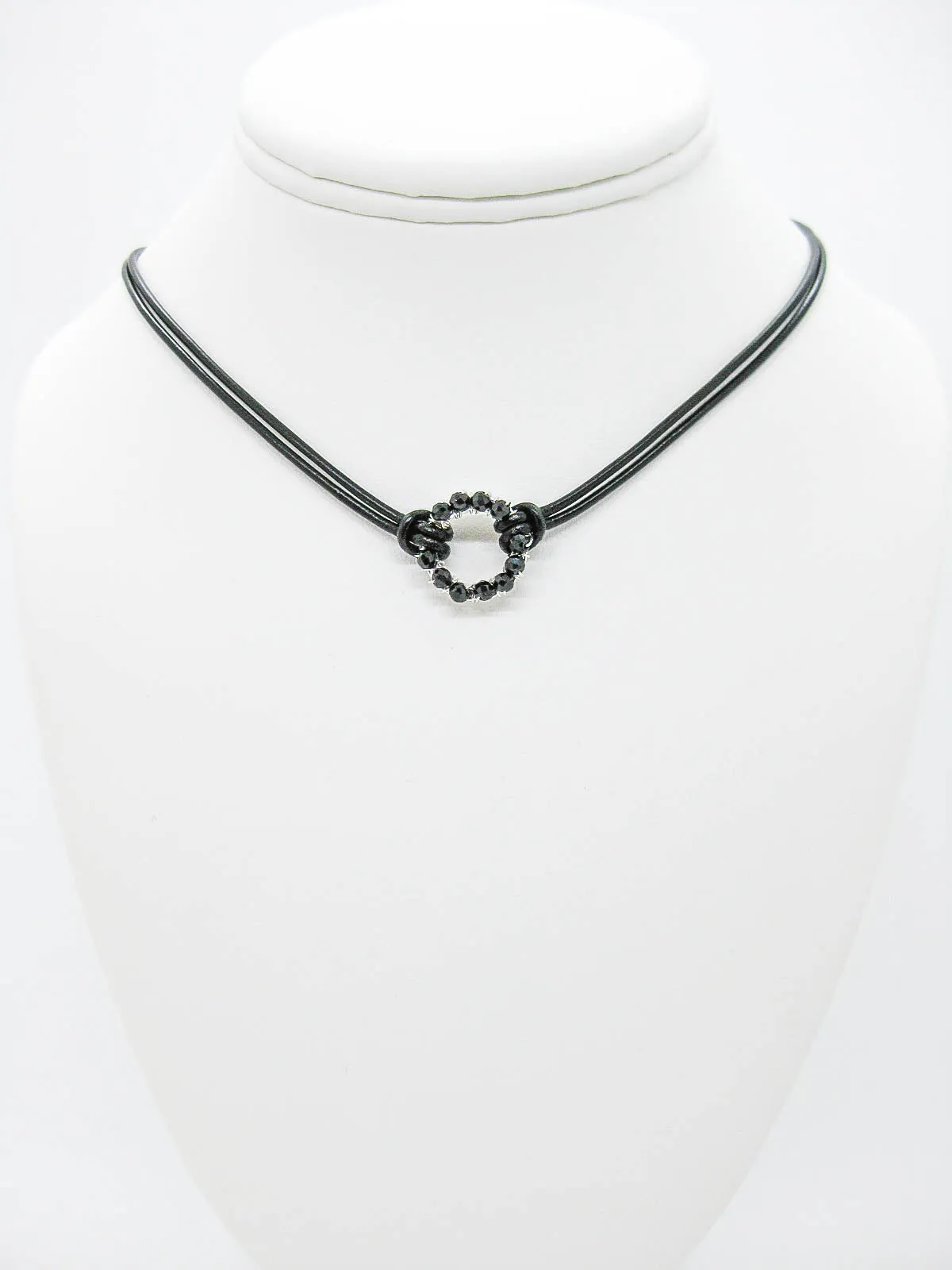 Circle: Black Spinel Leather Necklace - n461