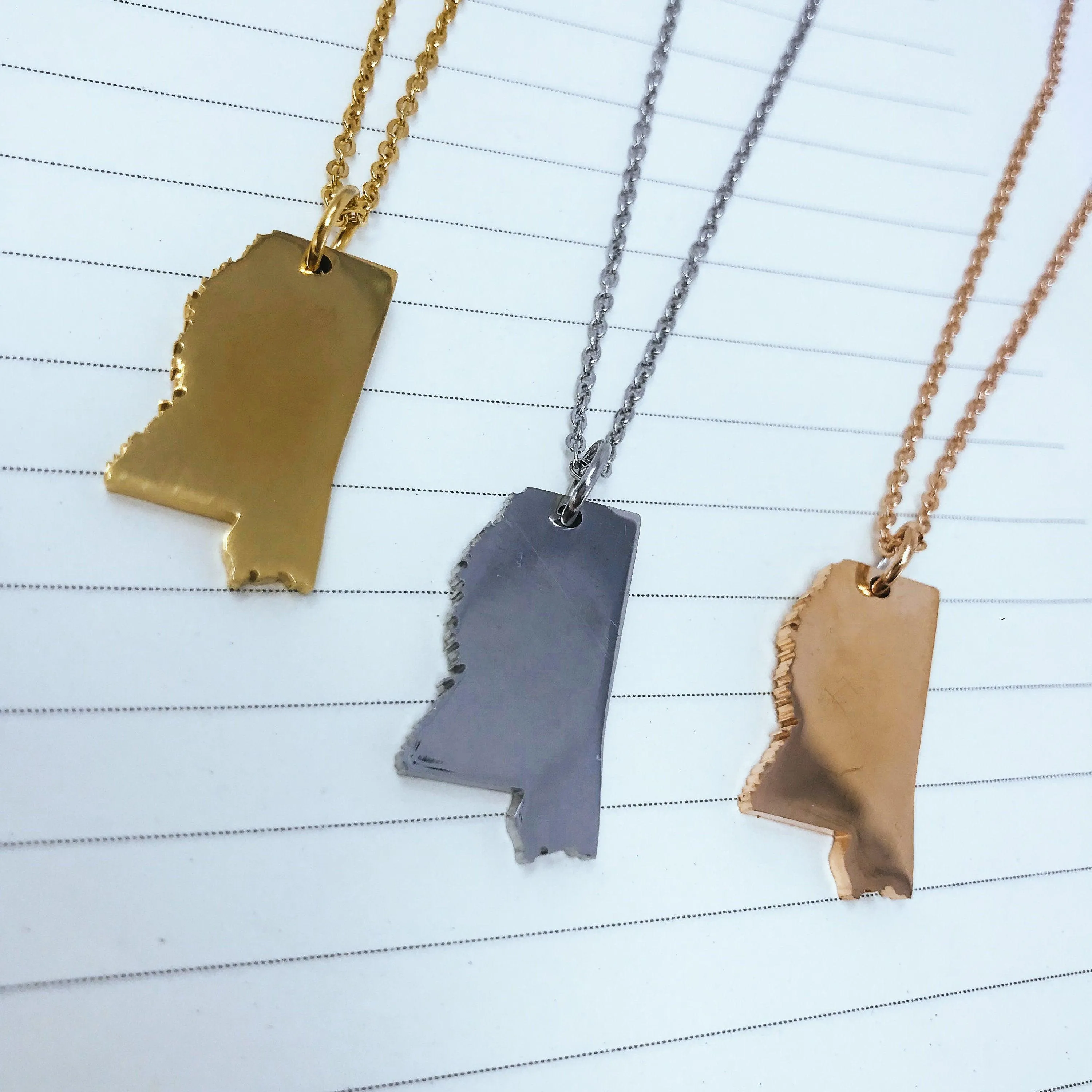 Mississippi State Silhouette Necklace