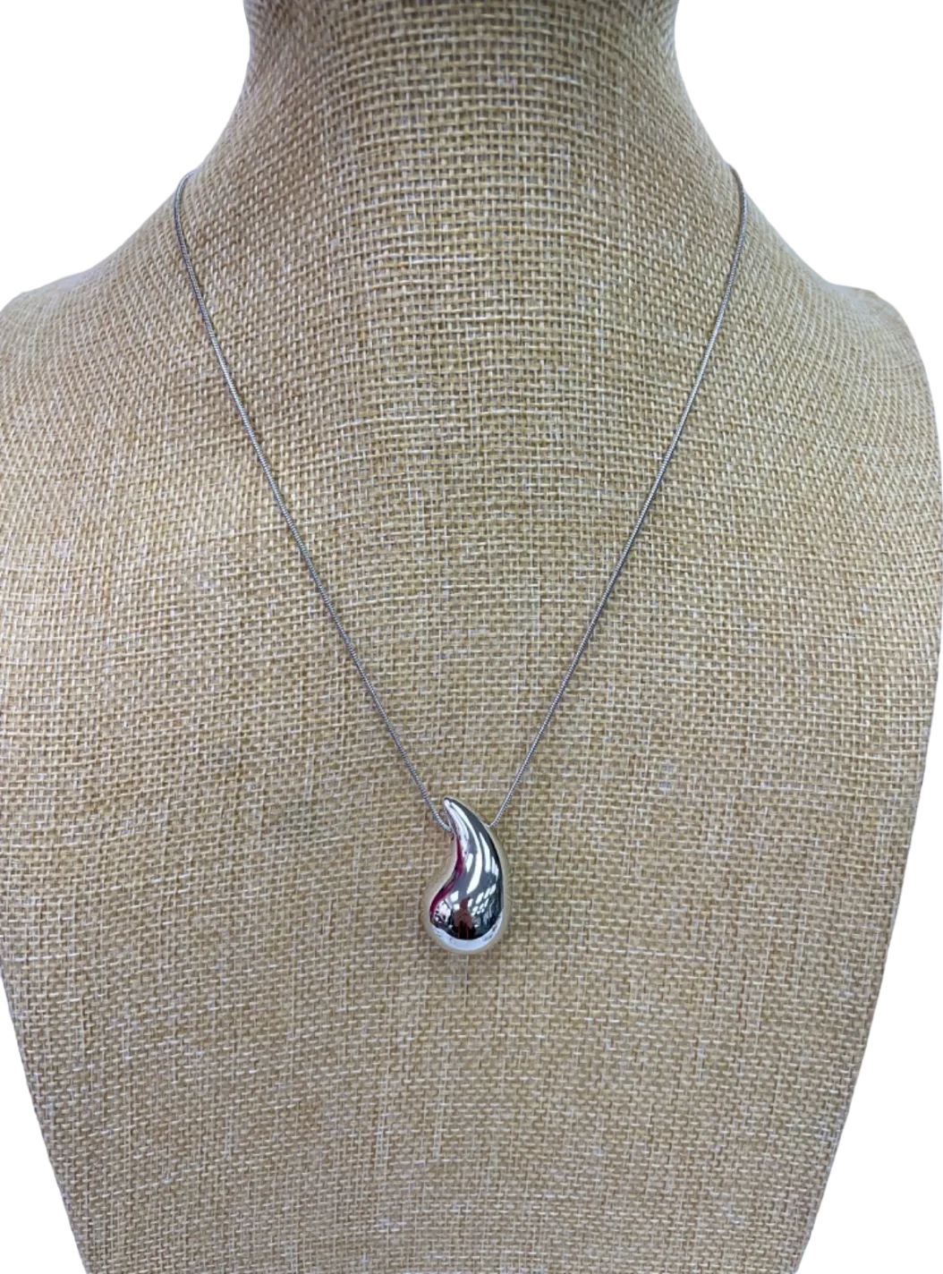 Silver Teardrop Pendant Necklace