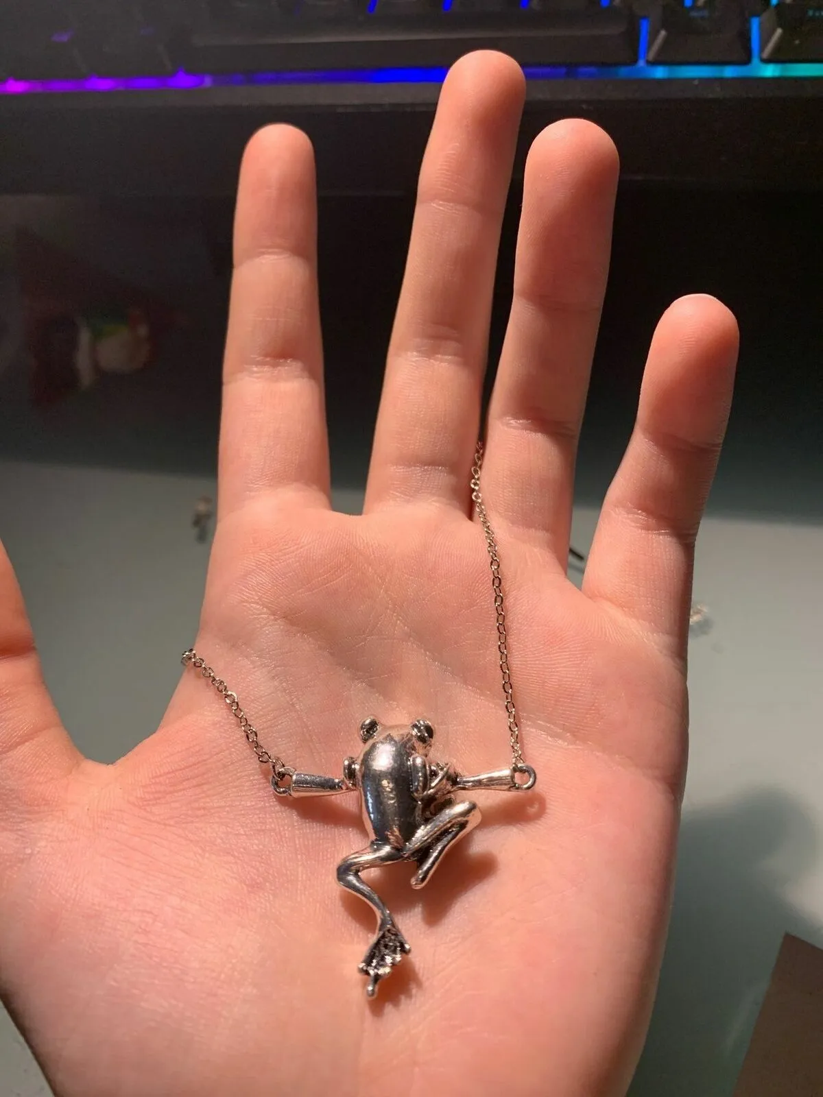 Charming Vintage-Inspired 3D Frog Pendant Necklace with Hanging Design