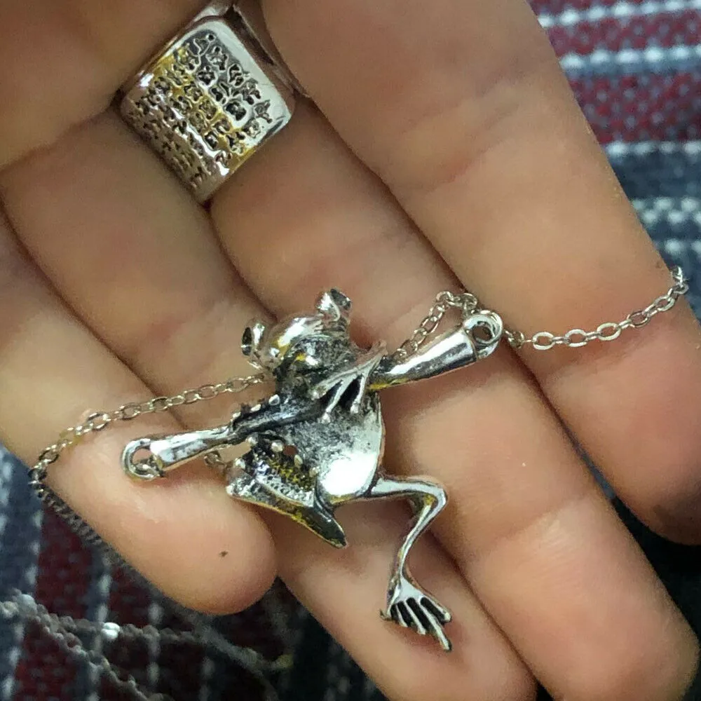 Charming Vintage-Inspired 3D Frog Pendant Necklace with Hanging Design