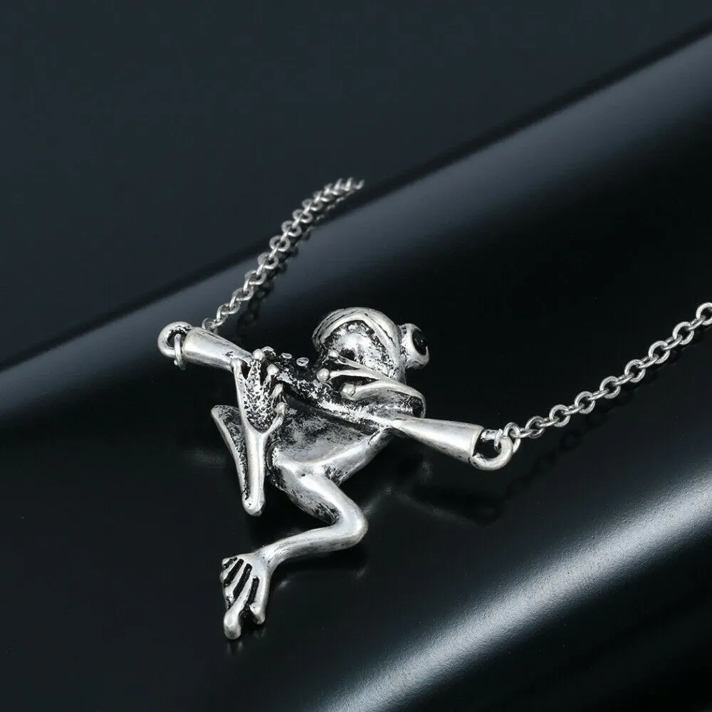 Charming Vintage-Inspired 3D Frog Pendant Necklace with Hanging Design