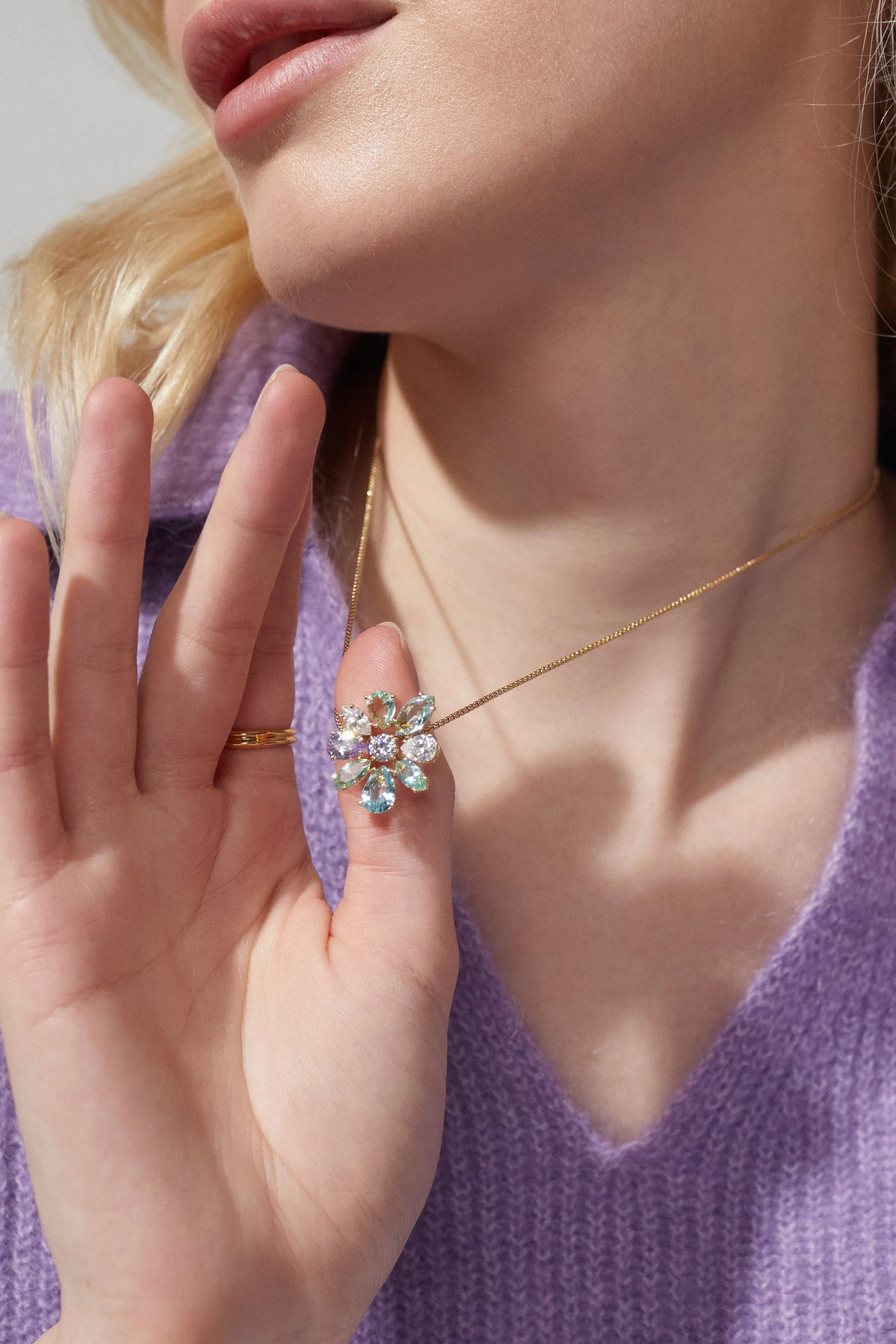 WATERCOLORS BLUE FLOWER PENDANT NECKLACE